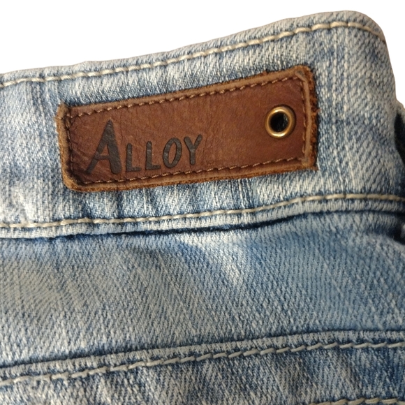 Alloy jean shorts size 1 - Picture 3 of 4